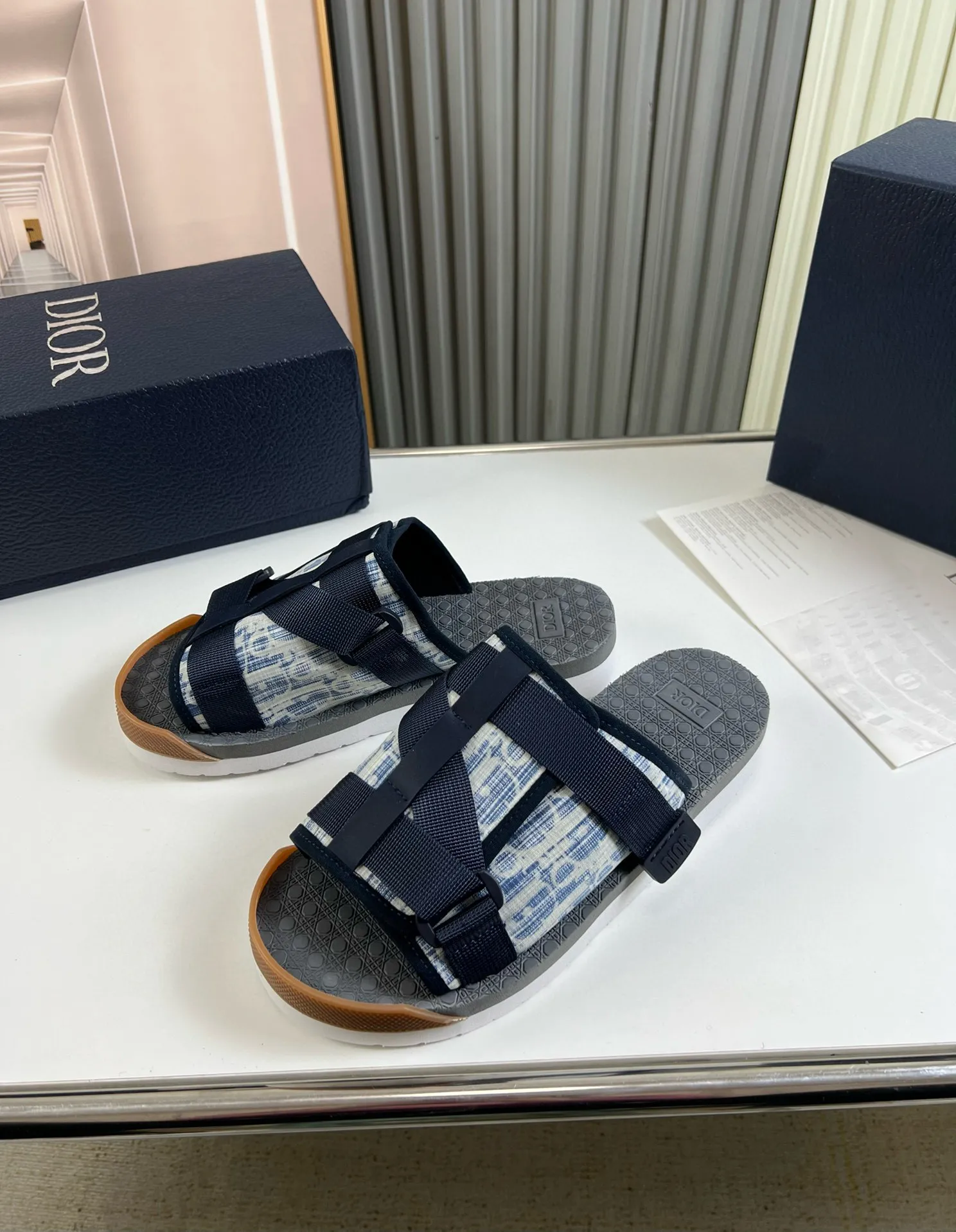 Factory price: 280💰 Dior men's counters are selling sandals at the same time ✔️Imported brand printing/selected high-quality calfskin, highlighting high-end elegance, exquisite workmanship, soles: original soles specially provided by the original factory, hot-selling physical products🔥Normal size: 38-44, customized 45